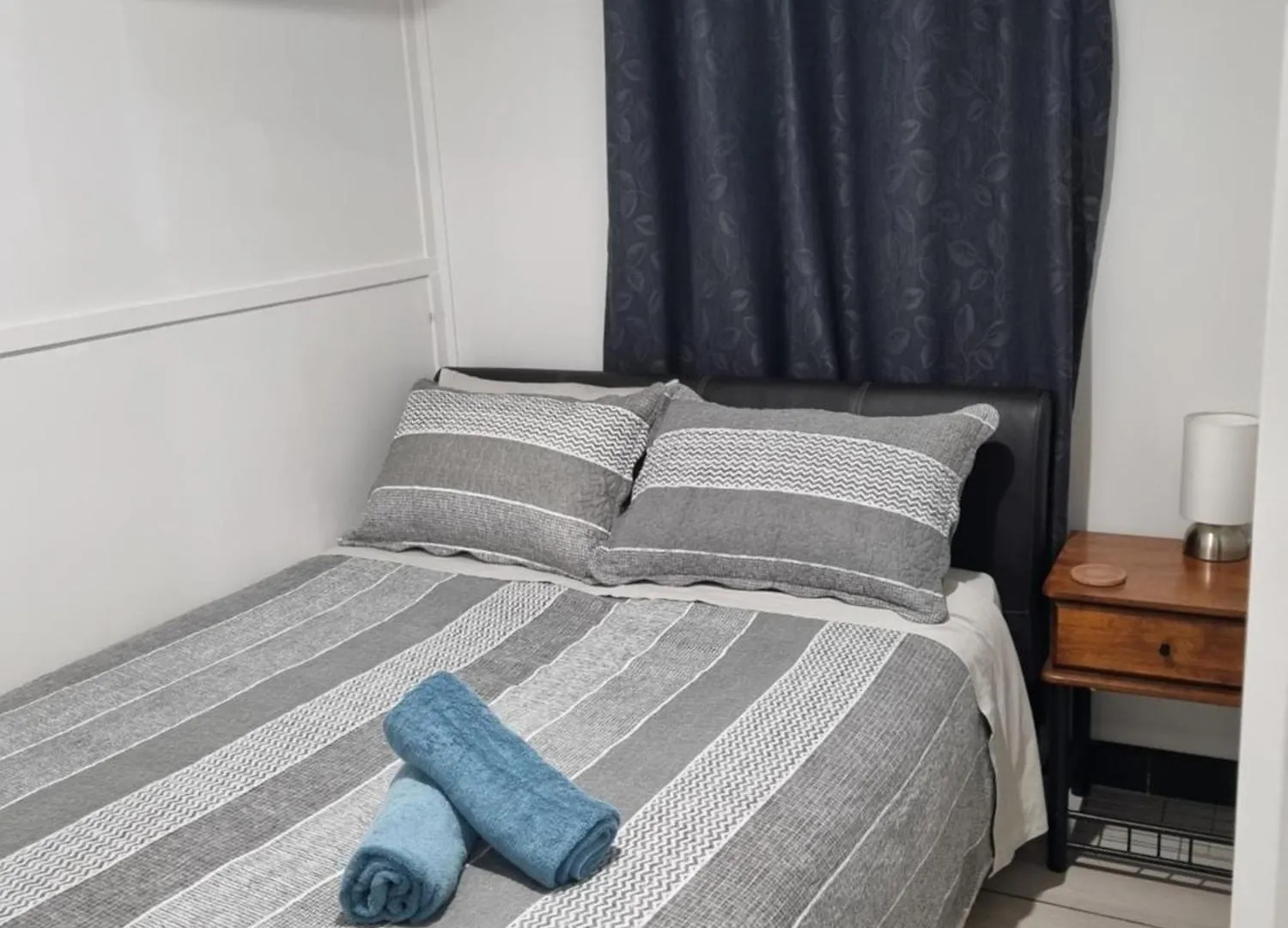 Apartment Small Pet Friendly Granny Flat With Paved Courtyard Caloundra