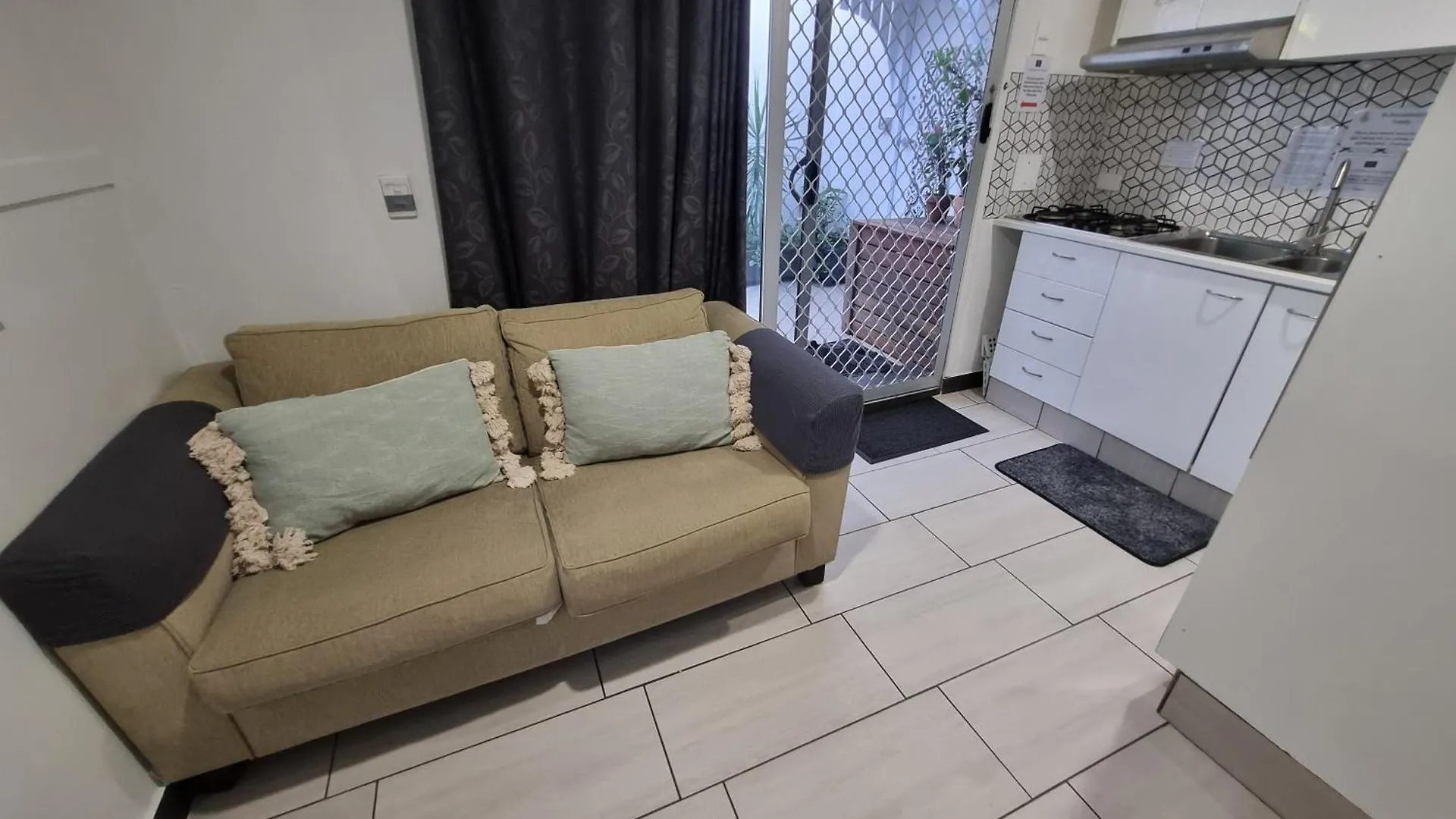 Small Pet Friendly Granny Flat With Paved Courtyard Caloundra 0*,  Australia