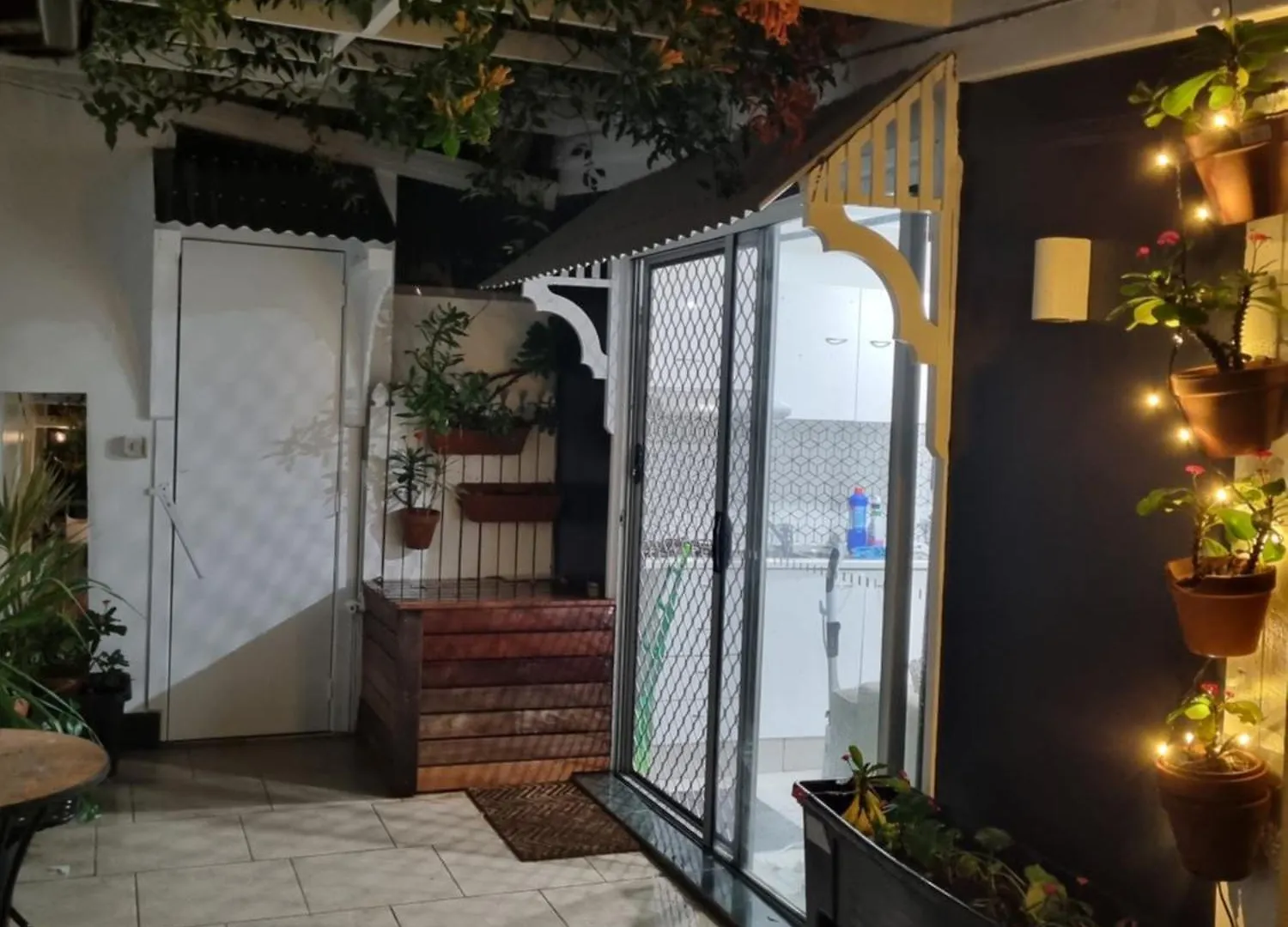 Small Pet Friendly Granny Flat With Paved Courtyard Caloundra Apartman