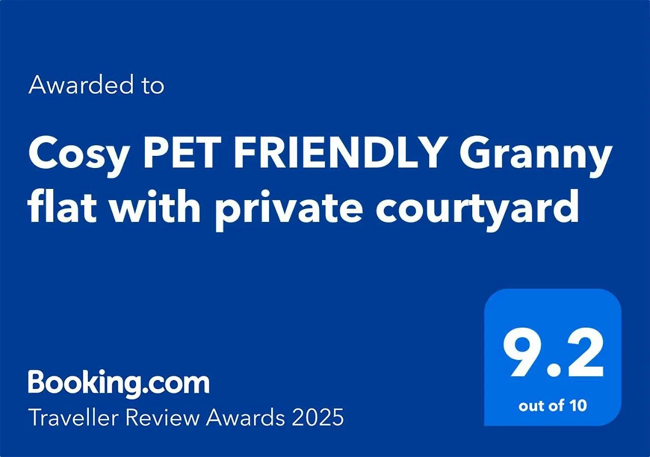 Apartment Small Pet Friendly Granny Flat With Paved Courtyard Caloundra