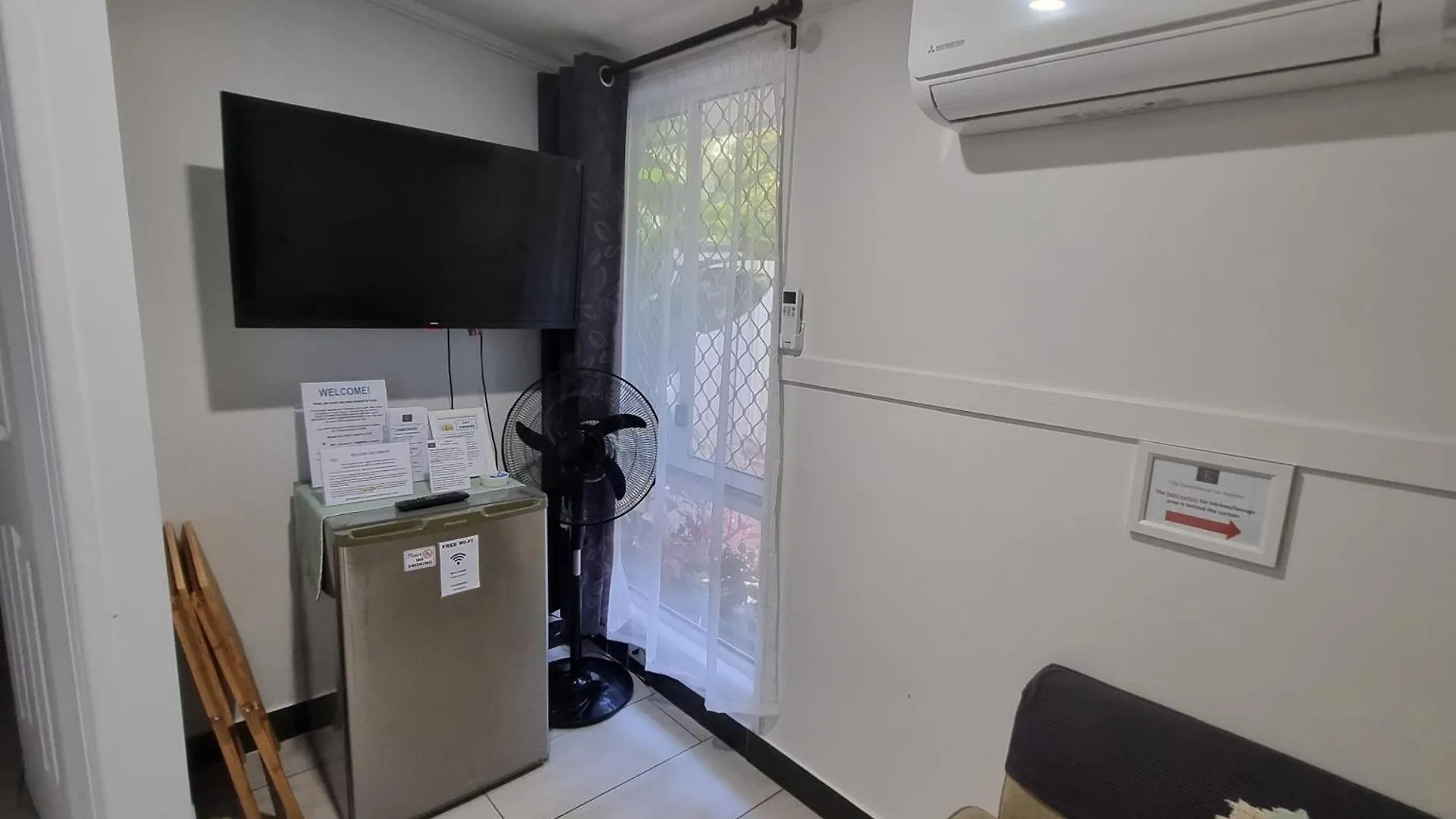 Small Pet Friendly Granny Flat With Paved Courtyard Caloundra Australia